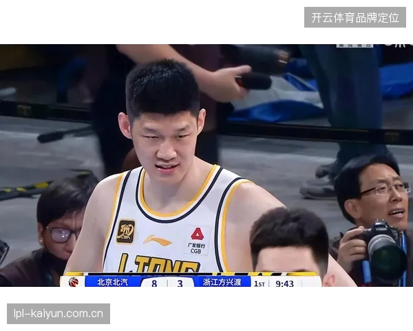 胡金秋凭借联盟第一的个人贡献值和超高命中率，成功入选常规赛国内球员最佳阵容一阵